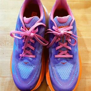 HOKA Clifton 9 Shoes in Peony Mirage